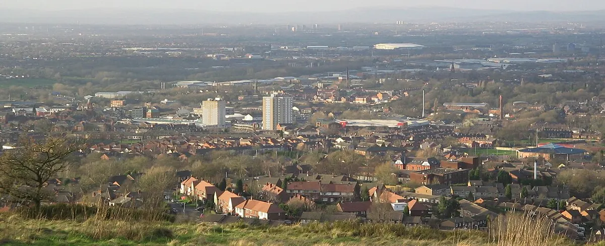 Hyde from Werneth Low (crop) Feb 2008